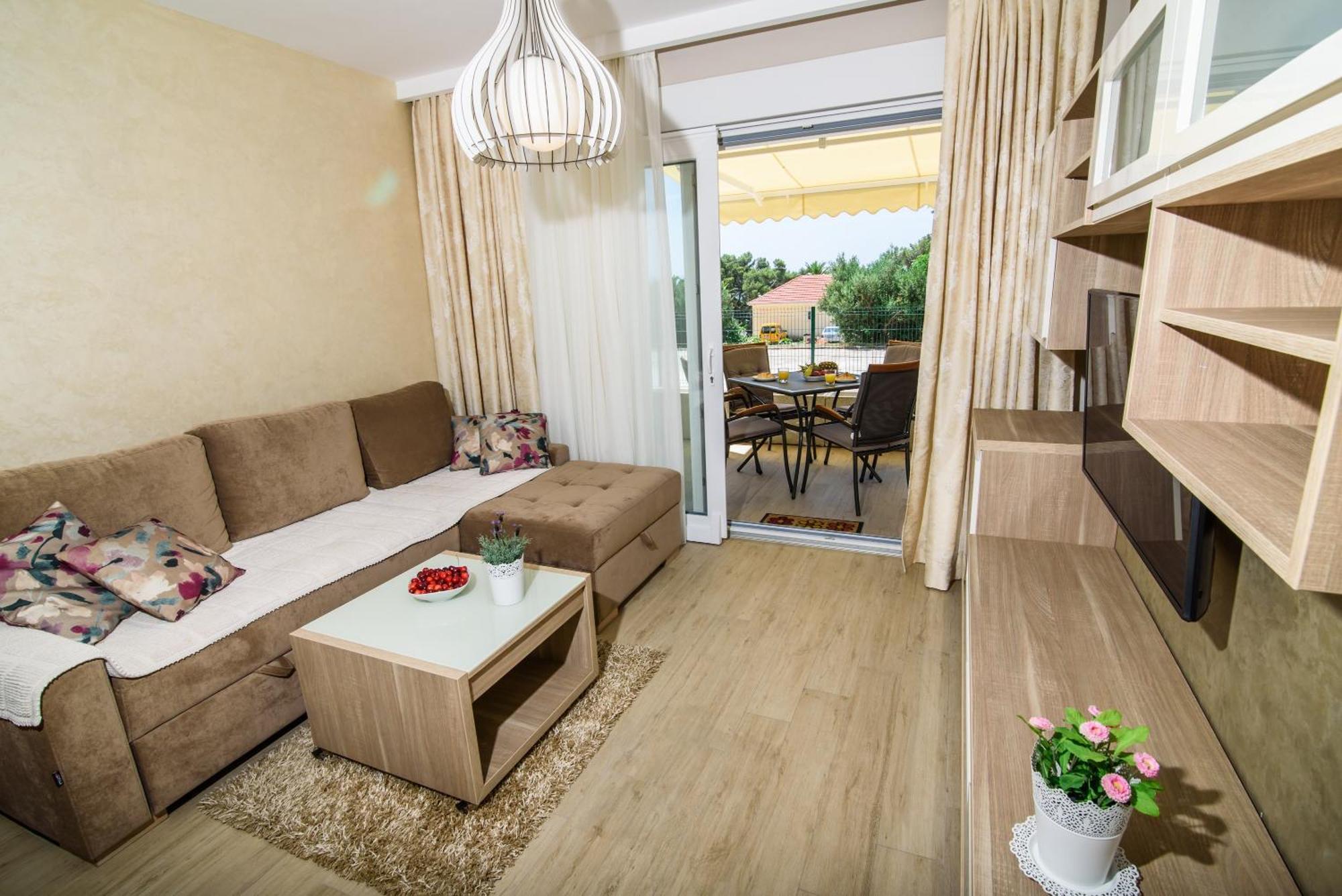 Apartments Leone Lukas Promajna Rum bild