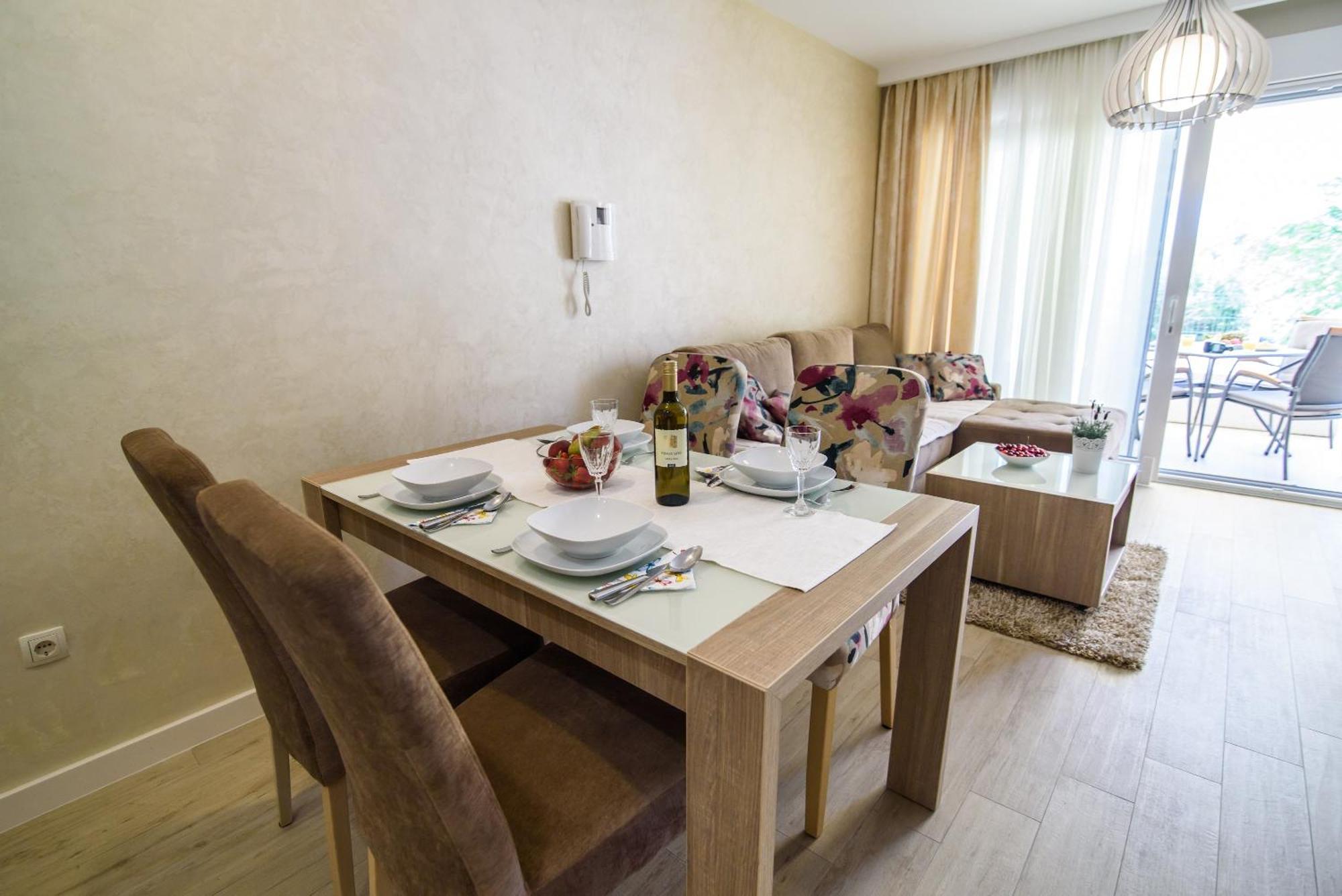 Apartments Leone Lukas Promajna Rum bild