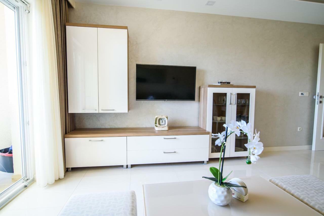 Apartments Leone Lukas Promajna Exteriör bild